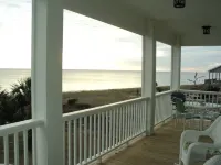 'Seaglass'-Perfect Beach House with Pool, Peaceful and Private