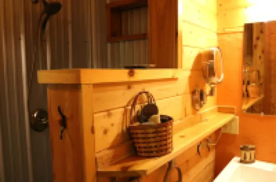 Private Getaway-17 miles to Asheville,  Hot Tub & Fireplace, Pet Friendly