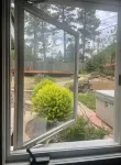 Central Location, Hot tub, Huge Yard, New Bathroom