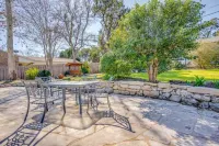 All yours! Tranquil & serene Hill Country family home on Lake Travis in Austin.