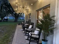 Charming 3-Bedroom Lakeside Cottage w/Beach & Dock
