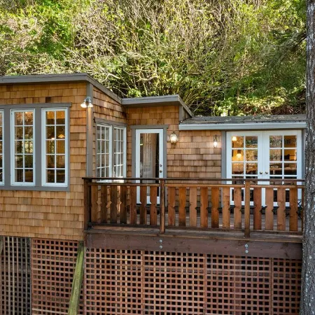 Cozy Riverview Cottage Retreat - walk to hiking trails & downtown Duncans Mills