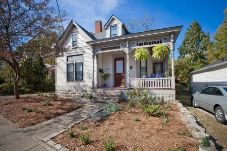 Downtown Two Bedroom Apartment in Downtown Lexington near Rupp Arena