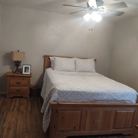 Cozy Weekend Getaway! Enjoy many things in the surrounding area!