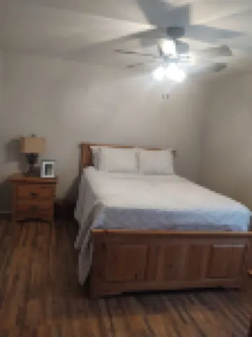 Cozy Weekend Getaway! Enjoy many things in the surrounding area!