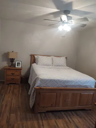 Cozy Weekend Getaway! Enjoy many things in the surrounding area!