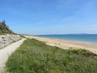 4 bedroom, 3 bath, walk to the beach, golf, shops, pubs. New Forest 3 miles.