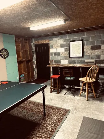 Stay near Jay Peak at your own private cabin with 18 brookside acres! Отели в г. Монтгомери