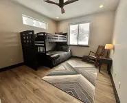 Peaceful retreat on 35 acres w/ spectacular mountain views!