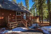 Timberlake Haven / Newly remodeled mountain retreat- 4 blocks from Lake Tahoe! Hoteles en Tahoe Vista