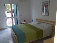 Beautiful apartment near the sea with garden and terrace with views.