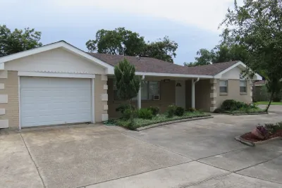 2 Bedroom near French Quarter Отели рядом с достопримечательностью «NASA Michoud Assembly Facility»
