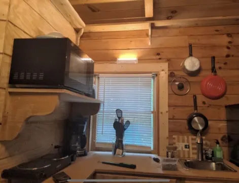 1 Bedroom,1 Bath, Porch, Fire Pit, Grill, Beautiful Wooded Location, Wi-Fi also!