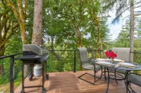 River’s Edge  Spacious 2-Story Guest House by the River