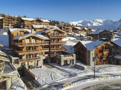 Duplex 200m², full services  , 5 bedrooms, 4 bathrooms / d, south balcony and 3 parking spaces Hotels near La Rosiere