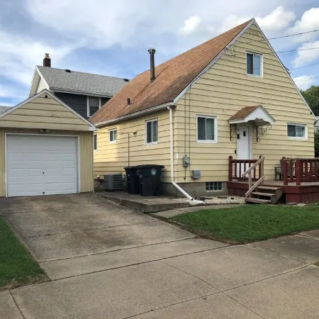 Scenic hiking in Cuyahoga Valley National Park! 1BR house, central air & laundry