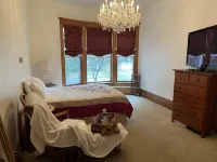 1895 Grand Victorian Lady 4 Bedrooms 3 Baths Lush Gardens Pet Friendly Gorgeous! Hotels in Washington