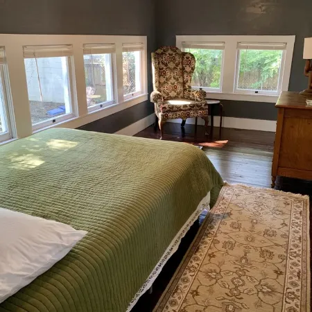 Compass Cottage in Historic Glen Rose