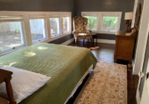 Compass Cottage in Historic Glen Rose