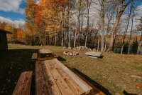 Your own private lake with lodge! Sleeps 24 people. Lots of parking.