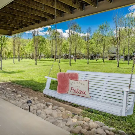 Riverside Haven. Easy Drive. Minutes to It All!