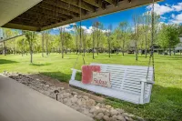 Riverside Haven. Easy Drive. Minutes to It All! - Chalets