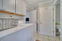 Spacious 3 bedroom townhouse - short walk to beach