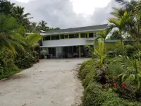 Spacious 4 bedroom 3 bathroom fully remodeled home. Hotel dekat Panaewa Rainforest Zoo and Gardens