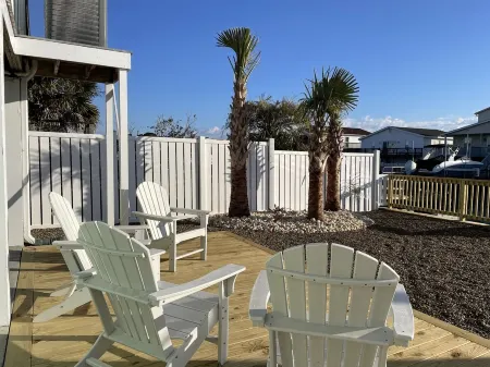 Hooked on a Feelin’ - Home on a deep water canal quick walk to the beach