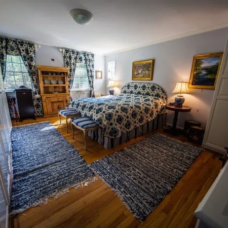 Edson Hill- 5 acres, Dogs/ Views/ Pond /Sledding/ Pingpong  and Air hockey .
