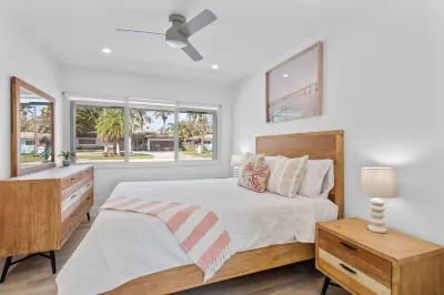 Minutes from the beach! Paradise Oasis full of entertainment! Pool Table!