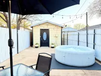 ✮The Monochromatic Modern Studio✮Near TTU✮1BD/1Bth