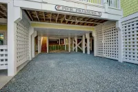 Hot Tub, BeachFront, Island Center, Walk to Restaurants