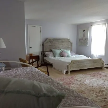 Summer Rental in Brewster, Walk to the ponds!