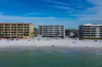 Enjoy beautiful sunsets from the top floor in this 2 bed,  2 bath condo!