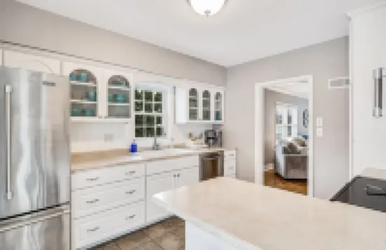 Dog-Friendly 5Br Near Uwl and Downtown w/ Fire Pit & Fenced Yard