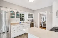 Spacious & Immaculate Dog-Friendly Gem, Near UWL, Washer/Dryer & Fire Pit! Hotels in La Crosse