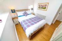Preseli Cottage, Wynd Hill Hideaway - Walk to Coast Path, Beach and Pub!