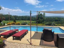 HIDDEN GEM BARN STUDIO WITH A VIEW near Monticello, wineries, with pool