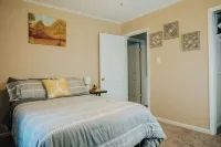 NEWLY REMODELED - Near Baseball Fields, Park, Local Restaurants Hotel in zona Creole Nature Trail Adventure Point