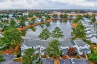 Mallard Lakes Waterfront Beach Condo in Fenwick Island with Two Pools