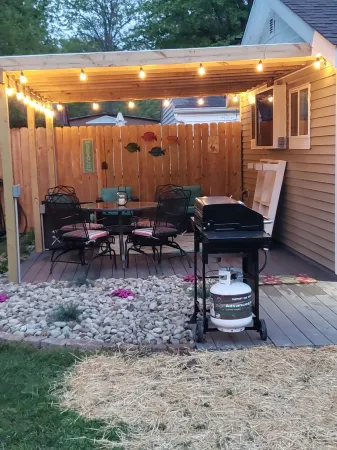 Beautiful newly remodeled cottage - Walk to strip, close to spire