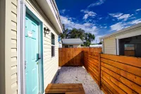 Cozy Cottage  - Minutes from Beaches and Historic Dearborn St!