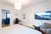 The B&W Haven 5BR Home with yard theater + Office