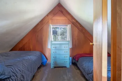 Pet-Friendly Cabin With Views! Prime Location for Skiing & Fishing! Free WiFi!
