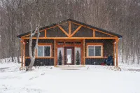 Hilltop Hideaway located moments away from Shanty Creek & Torch Lake