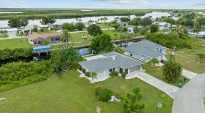 ☼ Quiet Neighborhood on a Canal with Boat Dock, Sea Wall and Lanai! ☼ Hotels near Punta Gorda Airport