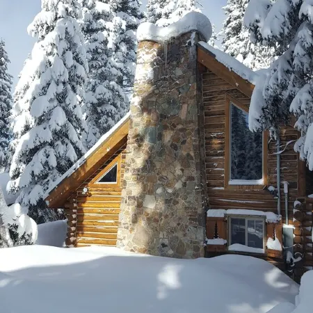 The Cozy Cabin....Walk to Brighton ski slopes!