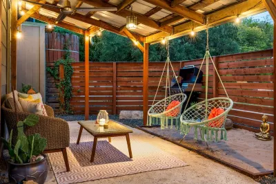 Relaxing Oasis - Walk to Lake Austin, Pet Friendly Hotels near Steiner Ranch