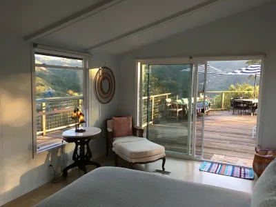Mountaintop open home living-pool, hot tub & views! Hotels near Mill Creek